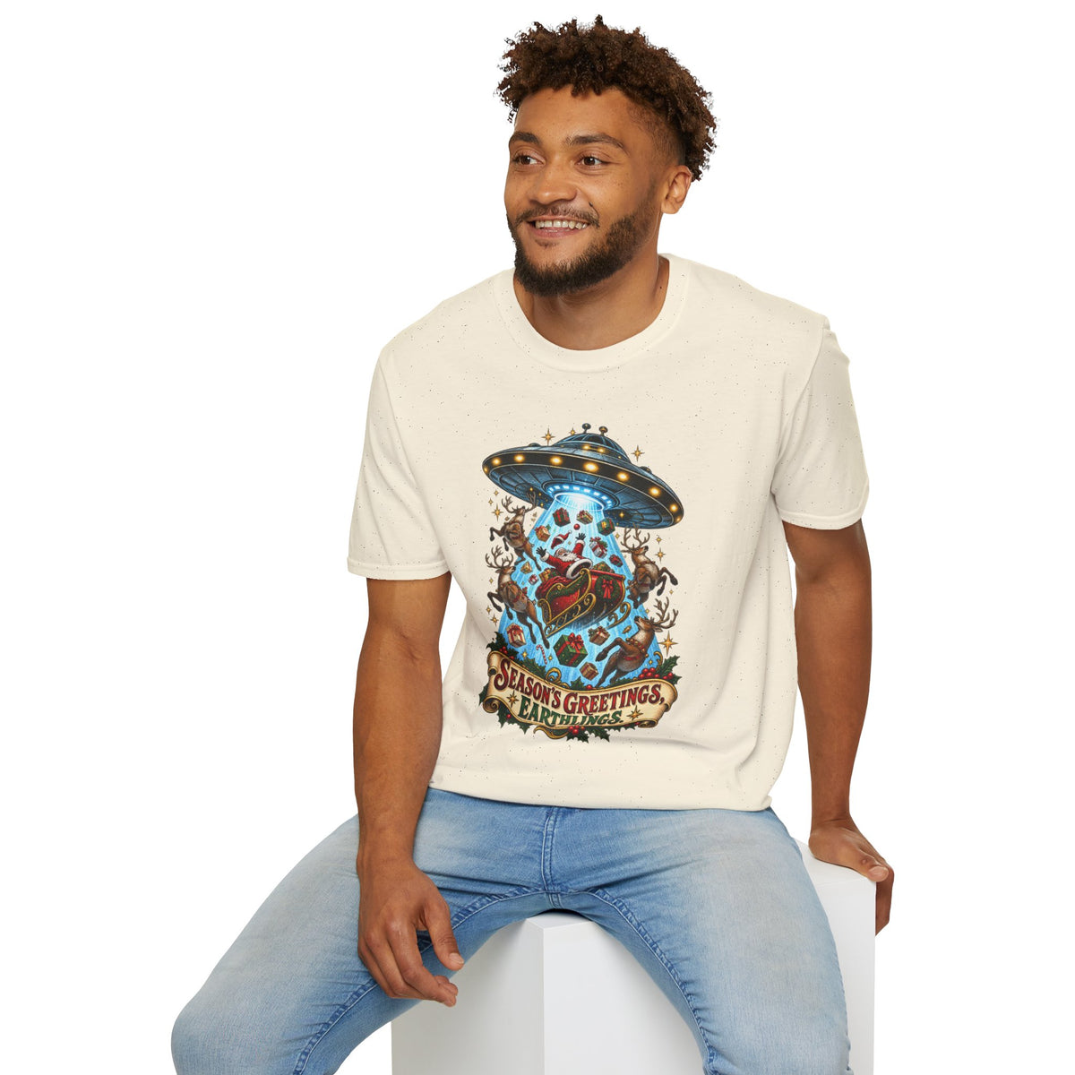 UFO Christmas | Season’s Greetings Earthlings UFO Christmas T-Shirt