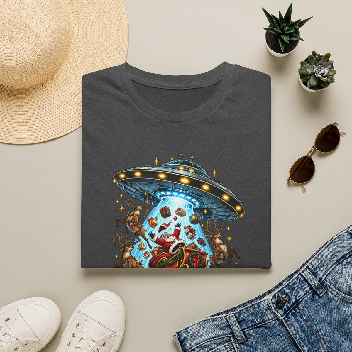 UFO Christmas | Season’s Greetings Earthlings UFO Christmas T-Shirt