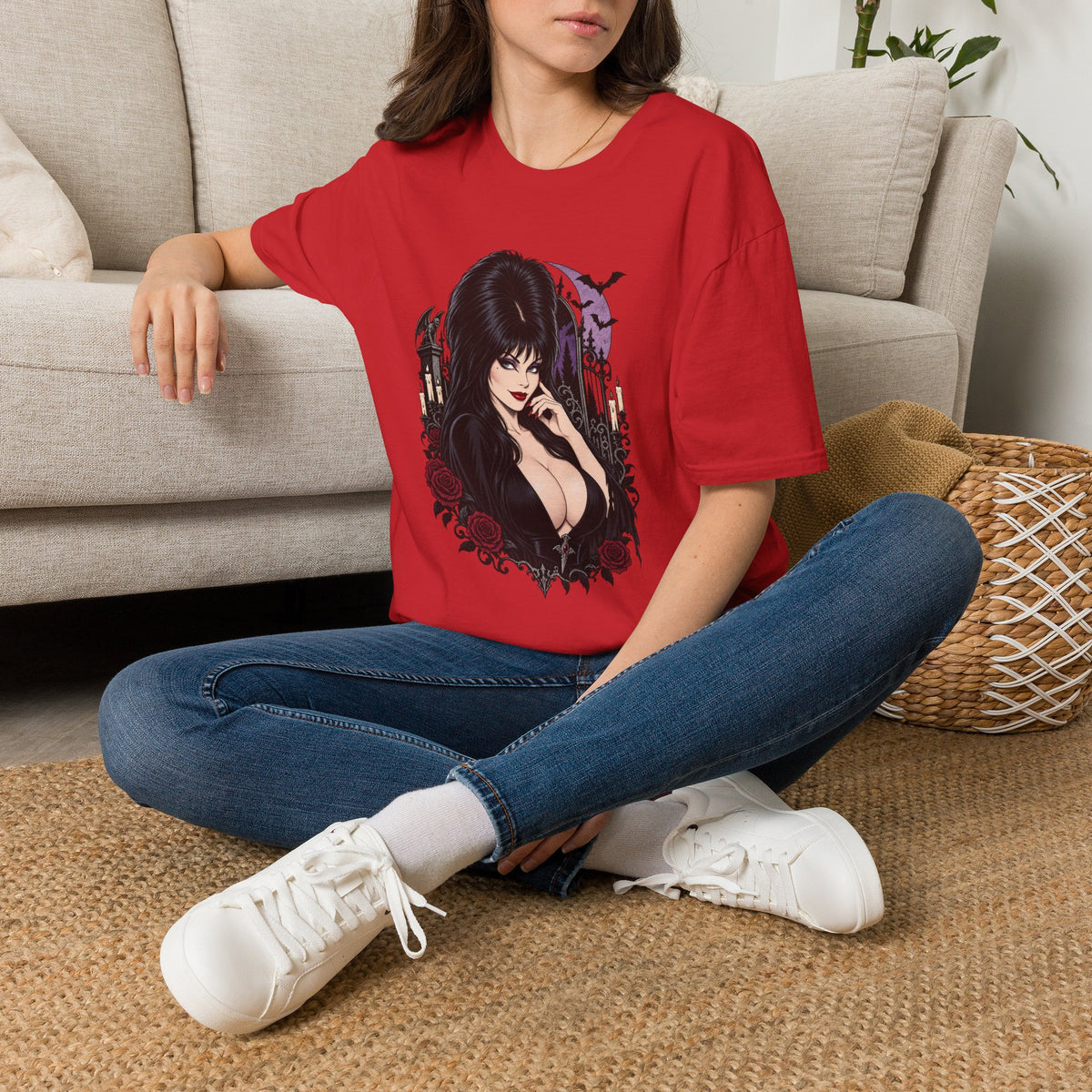 Elvira | Mistress of the Dark | Gothic Vampyress Pinup Girl | Sexy Halloween T-Shirt