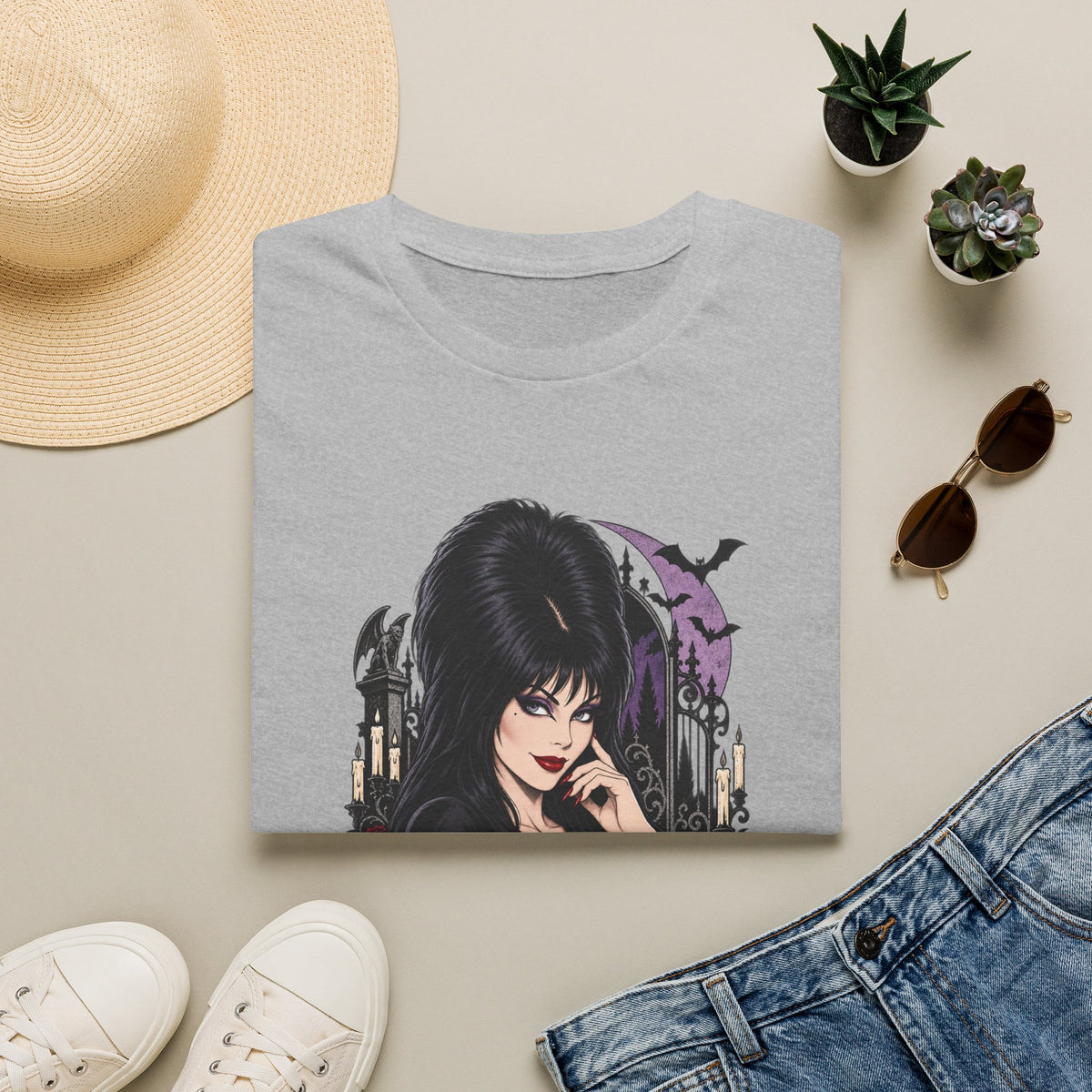 Elvira | Mistress of the Dark | Gothic Vampyress Pinup Girl | Sexy Halloween T-Shirt