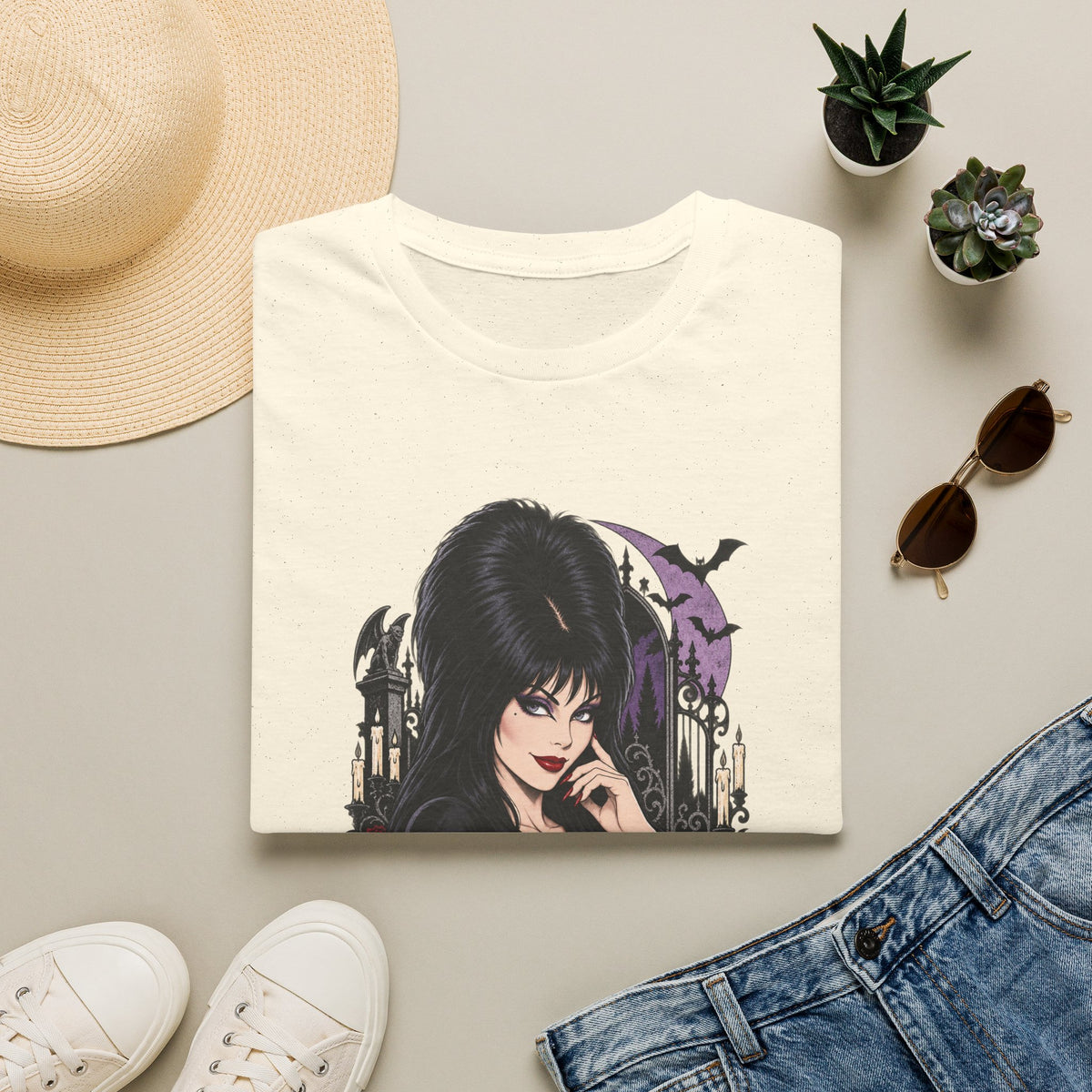 Elvira | Mistress of the Dark | Gothic Vampyress Pinup Girl | Sexy Halloween T-Shirt