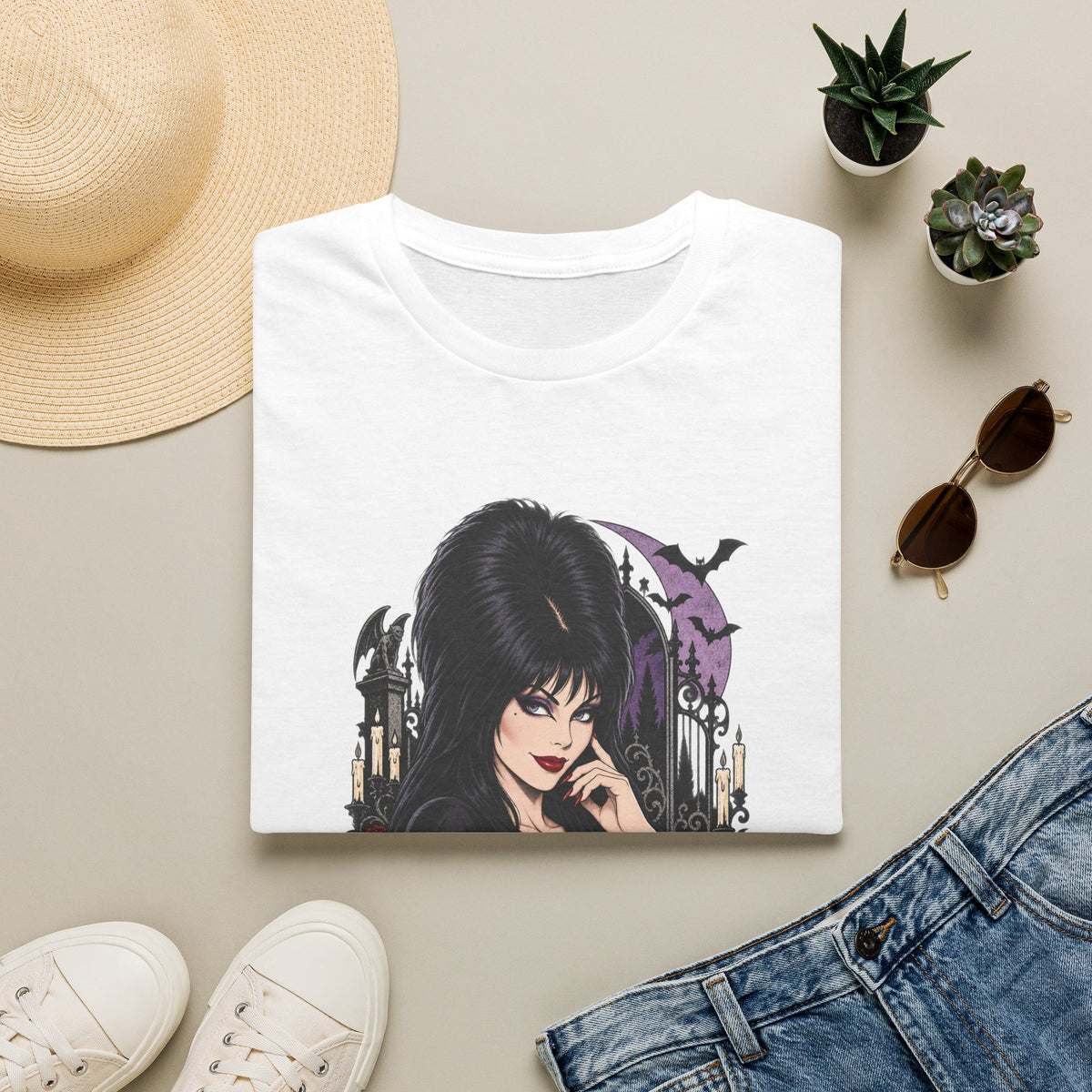 Elvira | Mistress of the Dark | Gothic Vampyress Pinup Girl | Sexy Halloween T-Shirt
