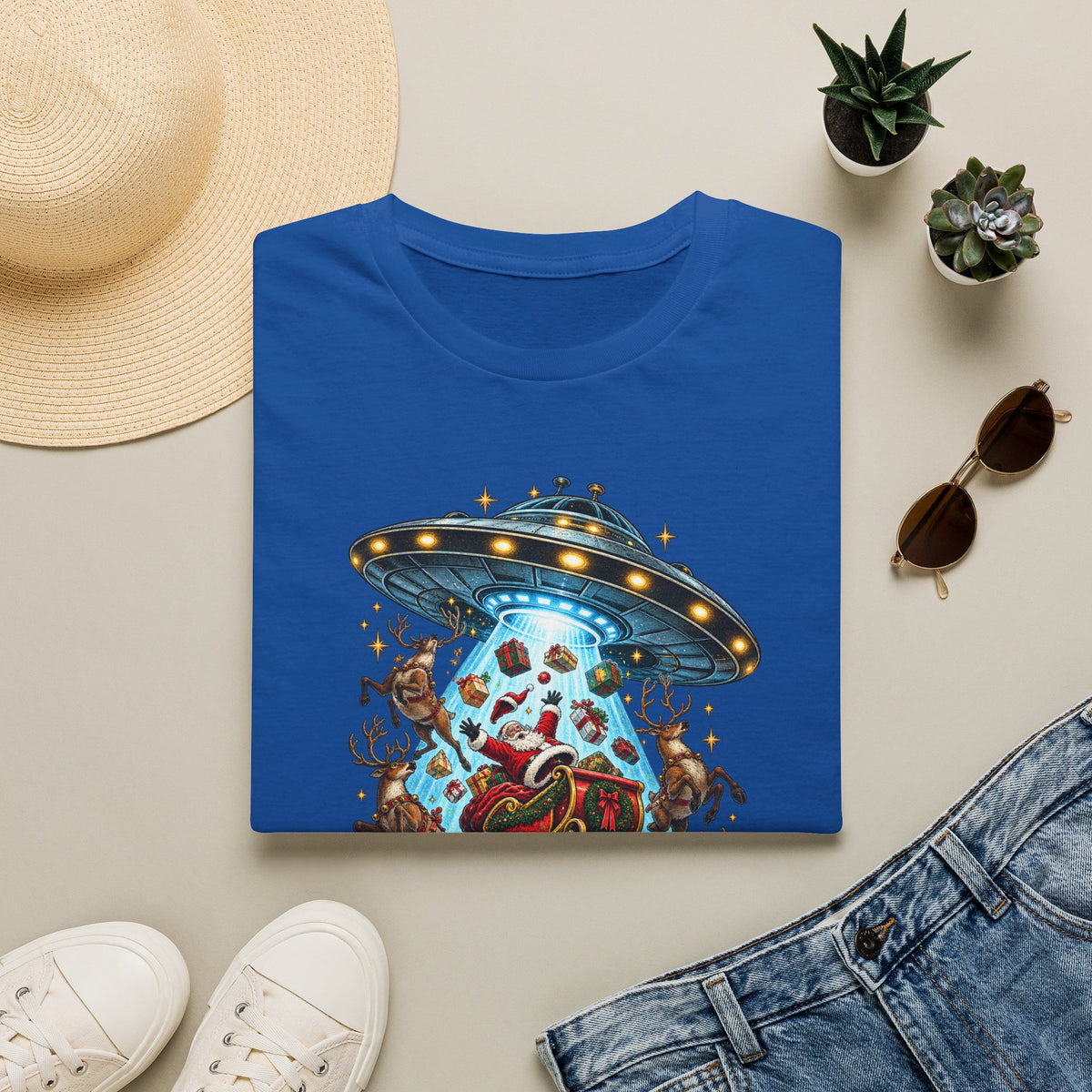 UFO Christmas | Season’s Greetings Earthlings UFO Christmas T-Shirt