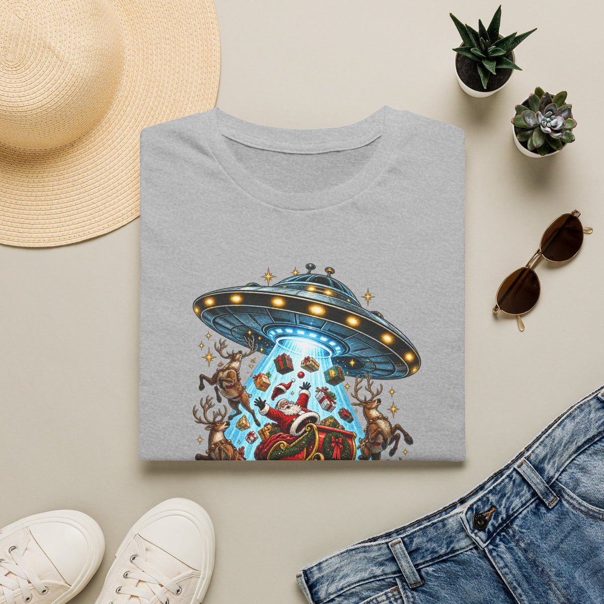 UFO Christmas | Season’s Greetings Earthlings UFO Christmas T-Shirt