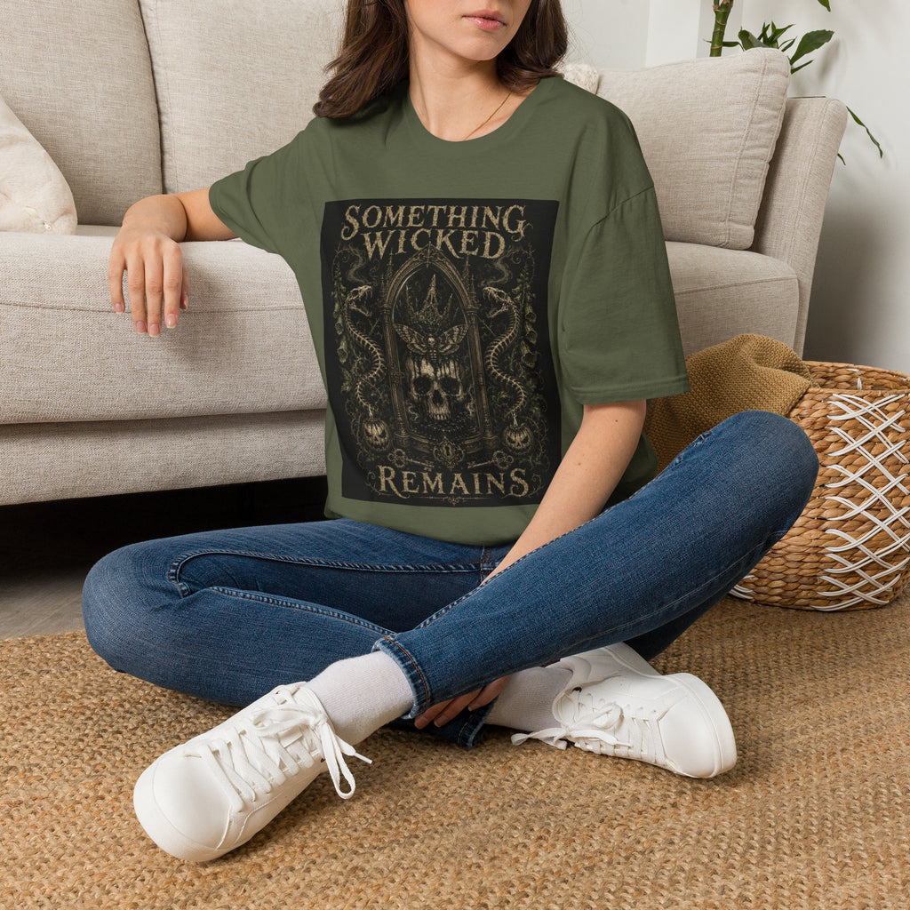 T-Shirt — "Something Wicked Remains" Gothic Skull Vintage Graphic