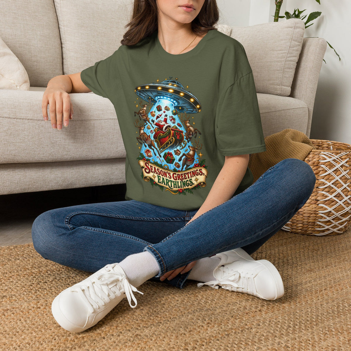 UFO Christmas | Season’s Greetings Earthlings UFO Christmas T-Shirt